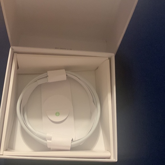 AirPods 3rd generation with charging case and charger - Picture 6 of 6